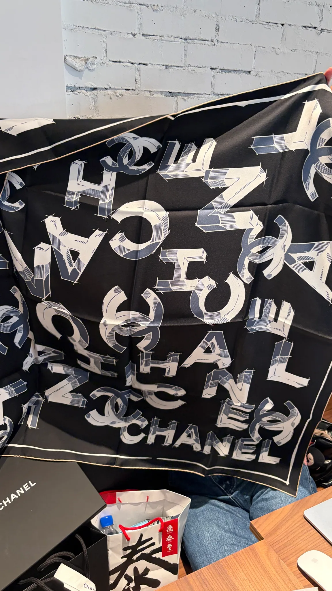 Chanel 絲巾